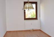 Eleganter "Retro-Style" - Großzügige, sonnige, ruhige Wohnung mit Süd-Loggia! 2 Garagenplätze!