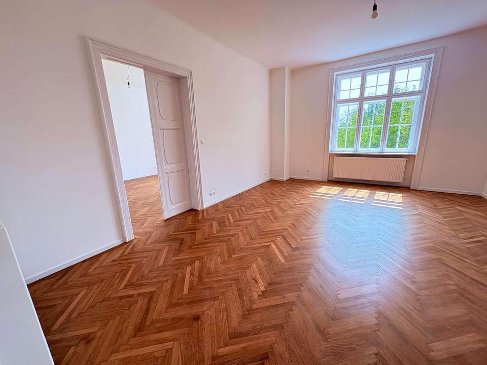 Generalsanierte 151m2, 5 Zimmer in Villenetage mit Gartenanteil und Parkplatz