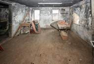 Ein- oder Mehrfamilienhaus samt Nebengebäuden im Bauland-Betriebsgebiet