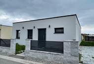 Hochmodernes Seehaus, Bungalow, 3 Zimmer, mit Garten und Terrasse, nur 4 Gehminuten vom Neufelder See entfernt