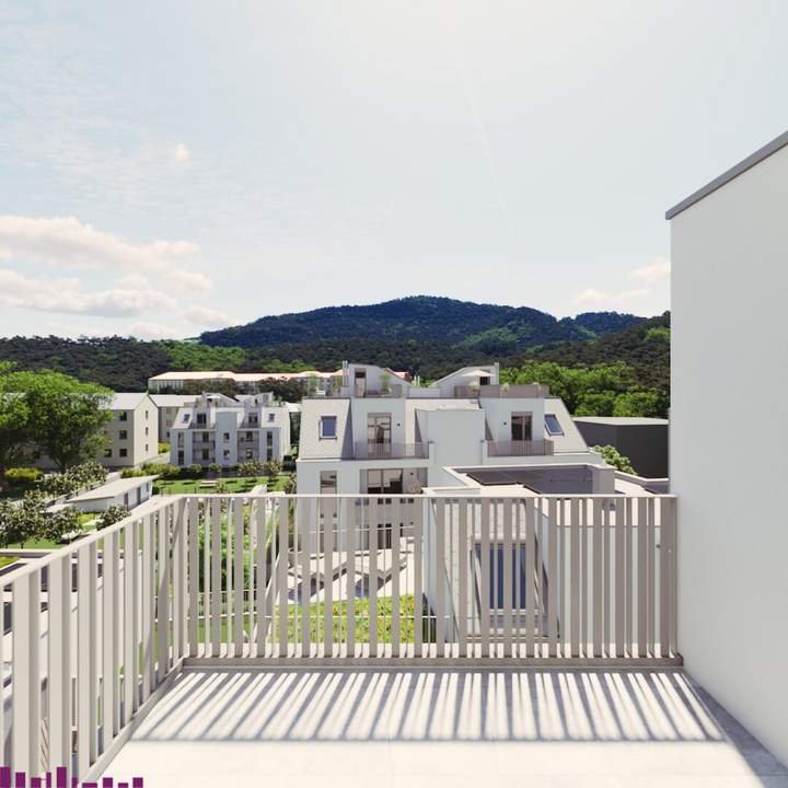 Abkühlen im hauseigenen Pool .... Ihre Traumwohnung mit Terrasse oder Garten und Fernblick Nähe Maurer Wald PROVISIONSFREI !!
