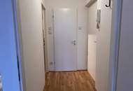 Helle, renovierte Garconniere mit schönem Ausblick über Wien, teilw. möbliert &amp; WAMA. Im letzen Stock, nähe Westbahnhof. Studentenhit, Pendler etc.