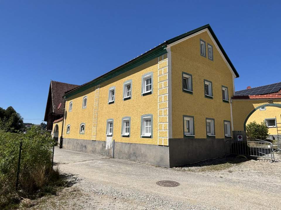 ***OPEN HOUSE Freitag, 25. September 2026 von 14 - 16 Uhr*** Vielseitiges Mehrparteienhaus mit vier Wohneinheiten in Diersbach