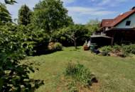 Haus mit großem Garten und Carport in ruhiger Lage