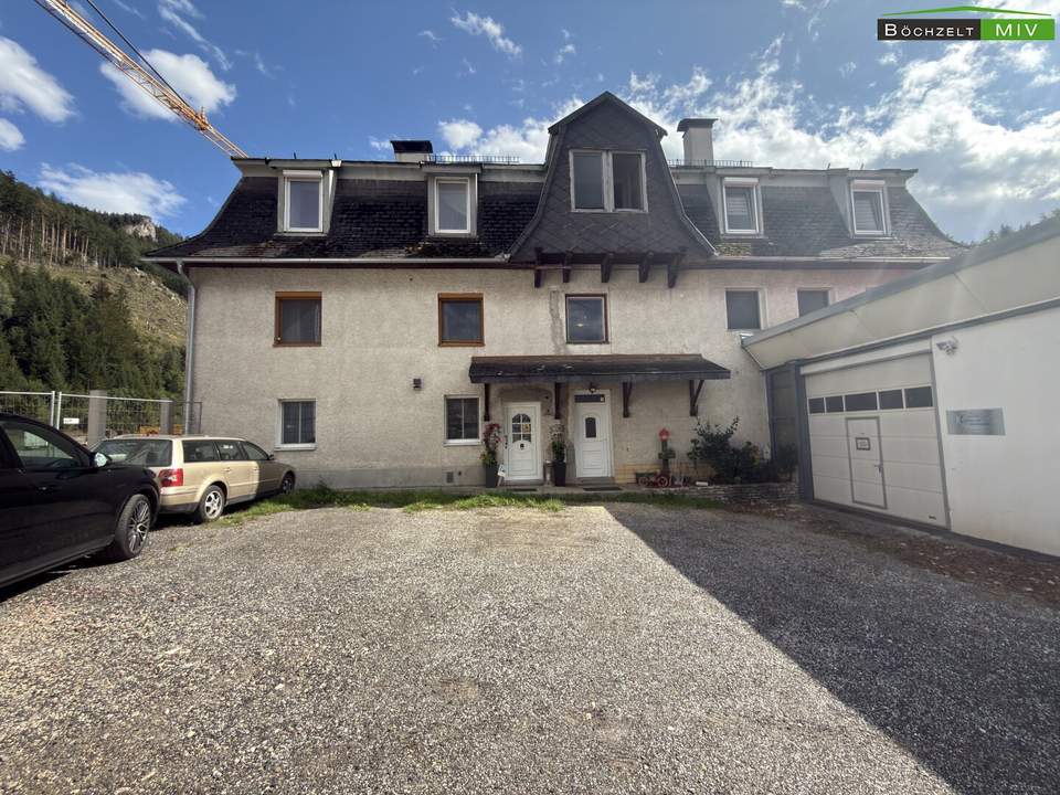 Sanierungsbedürftige Eigentumswohnung in St. Peter-Freienstein mit 4 Zimmern und Balkon
