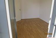 Schönes Wohnen in einer zwei Zimmer Wohnung mit ruhigem Balkon im Hof