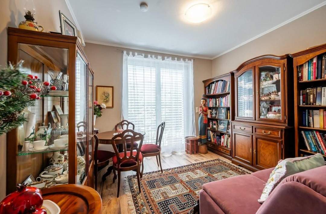 "Kaminfeuer trifft Gartentraum: Topmoderne Gartenwohnung im Wienerwald"