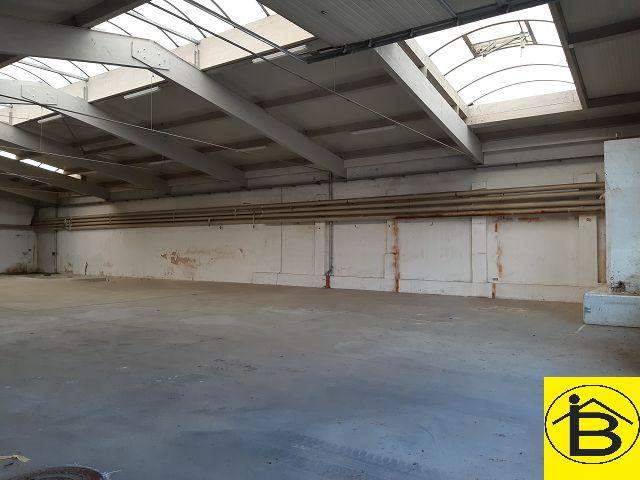 15488 - 70 m² HALLEN/Carport