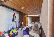 Charmantes Einfamilienhaus mit großzügigem Garten, 2 Garagen und viel Potenzial