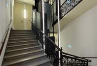 1010! Wunderschöne 2-Zimmer Altbauwohnung mit tollem Ausblick am Schottenring!