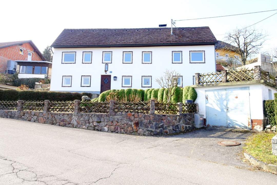 Haus mit 2 getrennten Wohnungen auf 518 m² Grund + 2 Garagen