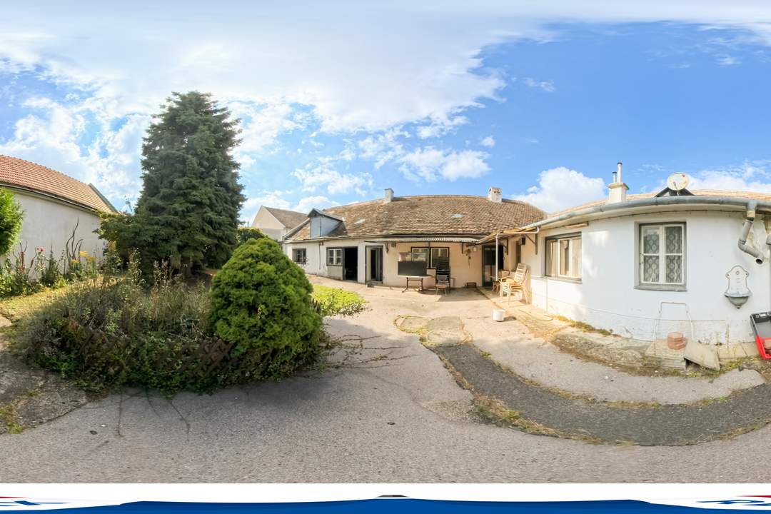 Kaiserebersdorf: Grundstück mit Altbestand und Entwicklungspotenzial