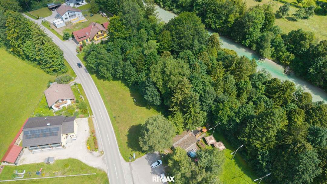 Baugrund mit Wald und direktem Zugang zum schönen Almfluss!