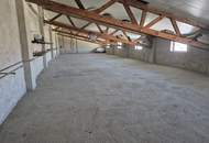 HALLE MIT 4 GARAGENBOXEN