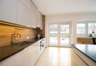 Hochwertige 3-Zimmer-Wohnung mit Tischlerküche, 160 m² Eigengarten, Terrasse und Garage in ruhiger, grüner Lage!