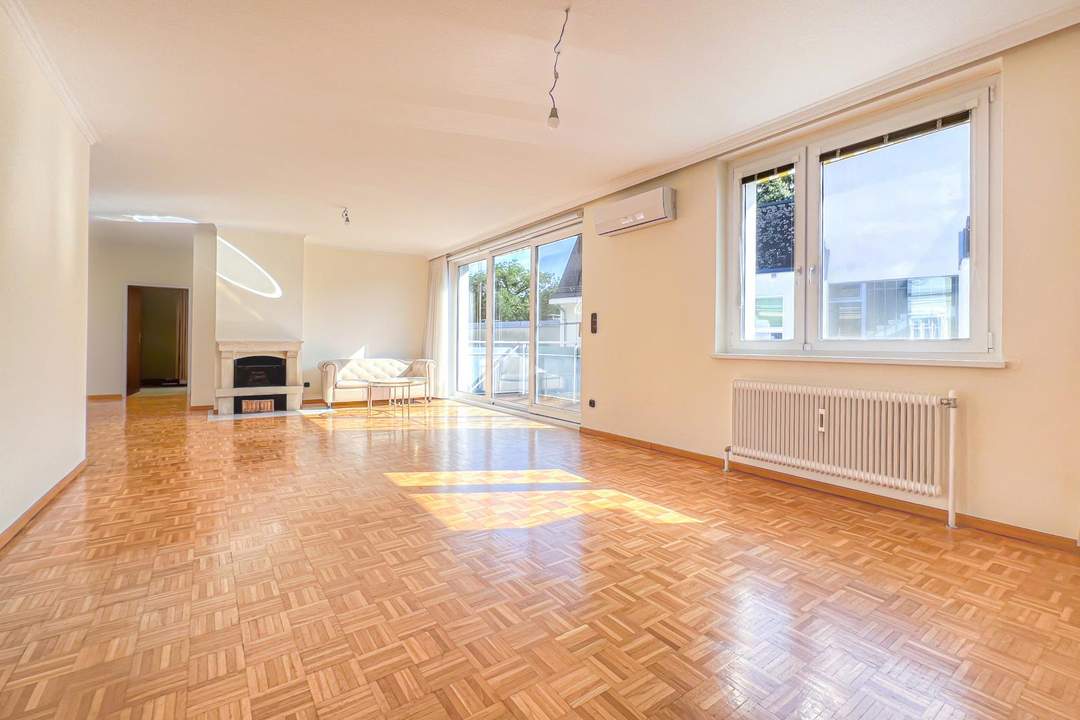 “Rare Parkside Living! Near Vienna’s Romantic English Garden!“