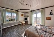 Exklusives &amp; markantes Mehrfamilienhaus in Großhart – Wohnen, Arbeiten &amp; Leben unter einem Dach