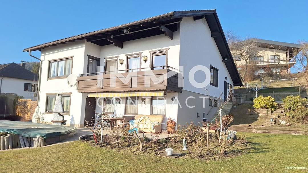 Wohnhaus in Artstetten mit Weitblick, Hanglage und Schwimmbecken vorm Haus, möbliert