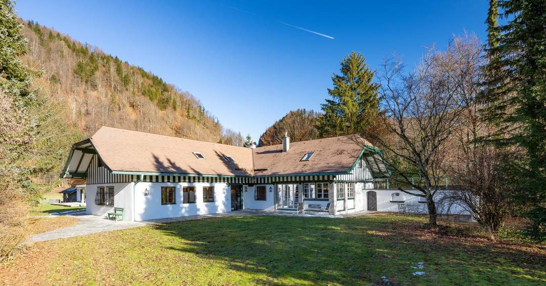 Herrschaftlicher privater Landsitz, gr. Grundstück, Einliegerwohnung &amp; private Liegewiese am Krottensee
