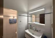 Viel barrierefreier Wohnraum, Platz für gemeinsame Werte und Indoor-Pool // Much barrier-free living-space, room for shared values, and indoor pool //