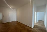 ERSTBEZUG - Helle 4-Zimmer Altbauwohnung mit 2 Bädern, 2 WCs, Abstellraum und Kellerabteil - UNBEFRISTET