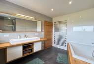 Architektenhaus in sonniger Ruhelage mit Spiral-Weinkeller, Infinity Pool und Burgblick