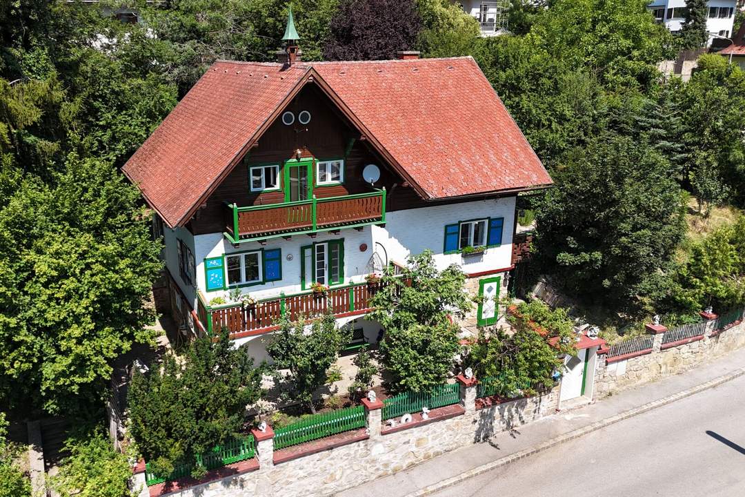 Traditionelles Wienerwaldhaus in Aussichtslage auf der Sophienalpe