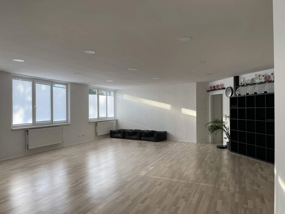70 m2 Saal zur individuellen Nutzung!