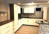 "Ein-/Zweifamilienhaus, neu renoviert, mit 2 Wohnungen (je 120m²) und Pool!"