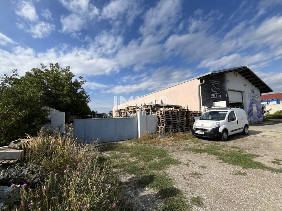 Im Speckgürtel von WienGewerbehalle mit Außenbereich