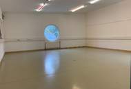 *RENDITEOBJEKT* Vielseitiges Gewerbeobjekt mit Lagerflächen, Büros und Arbeiterwohnungen am Stadtrand