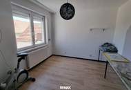 Geräumiges Einfamilienhaus mit Innenhof und Pool in Reichersdorf