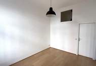 Schöne, sanierte 2-Zimmer-Altbauwohnung in ruhiger Nebenstraße