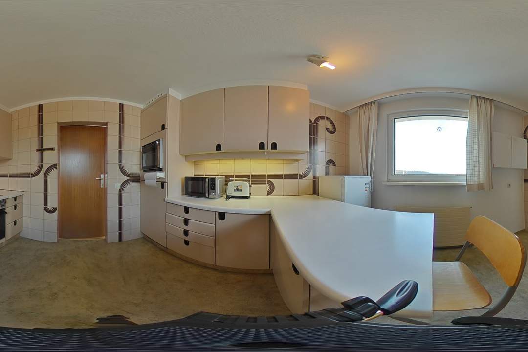 Großzügige 4-Zimmer-Dachgeschoßwohnung mit Weitblick nahe U4 Hütteldorf