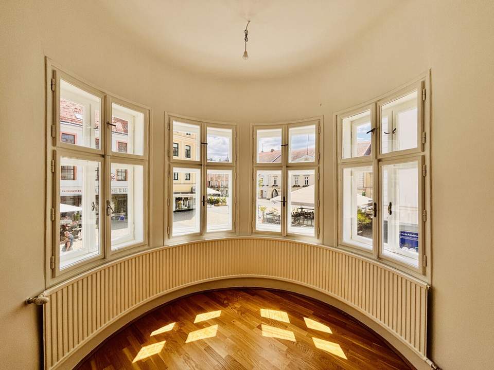 Repräsentativer Erstbezug! Bürofläche am Hauptplatz | 4 lichtdurchflutete Zimmer | Terrasse im Innenhof | Klimaanlage