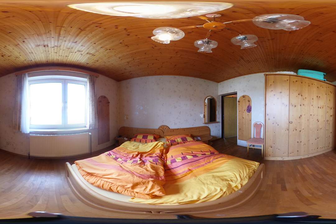 6 Zimmer ein großzügiges Grundstück und viel Platz warten auf eine nette Familie