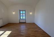 3-Zimmer Gartenwohnung! Residieren im Schloss