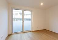 Gut aufgeteilte Praxisräumlichkeiten mit westseitigem Balkon, Eigengarten und PKW-Stellplatz