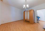 WOHNEN IM ZENTRUM! GERÄUMIGE 2 ZIMMER WOHNUNG MIT 81 m² WOHNFLÄCHE!