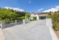 Villa voll unterkellert mit Poolhaus in absoluter Ruhelage