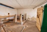 955 m² Grund mit Potenzial – Haus und Nebengebäude in Spillern
