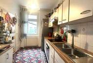 Drei Zimmer Wohnung-Hell-Klar-Altbau