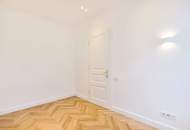 Erstbezug nach hochwertiger Sanierung, Altbau-Eigentumswohnung am Park!