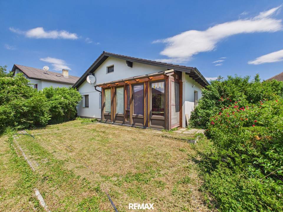 Renovierungsbedürftiger Bungalow mit großem Grundstück