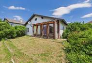 Renovierungsbedürftiger Bungalow mit großem Grundstück