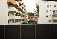 Toplage: Sehr schöne 2-Zimmer-Wohnung mit Balkon und Tiefgaragenplatz