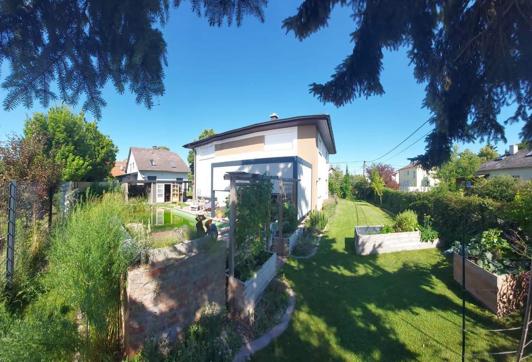 "Bereit für den Sommer im eigenen Haus mit Schwimmteich?"