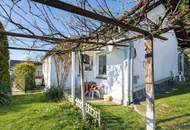 ENTZÜCKENDES KLEINFAMILIENHAUS MIT WEINKELLER / SCHÖNER GARTEN MIT TERRASSE, GRILLHÜTTE UND SCHUPFEN / VIEL POTENZIAL / RUHIGE SIEDLUNGSLAGE