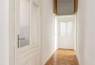 Komplett hofseitg ausgerichtete Stilaltbauwohnung im Jugendstiljuwel Schottenfelder Hof | Blick in den grünen Innenhof | Ideal auch zur WG-Nutzung