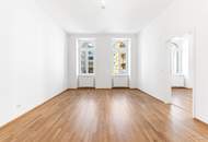 Frisch sanierte 2-Zimmer-Wohnung im 2. Obergeschoss mit edlem Parkett und stilvollen Fliesen